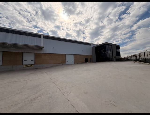3,107M² WAREHOUSE TO LET IN AIRPORT PARK